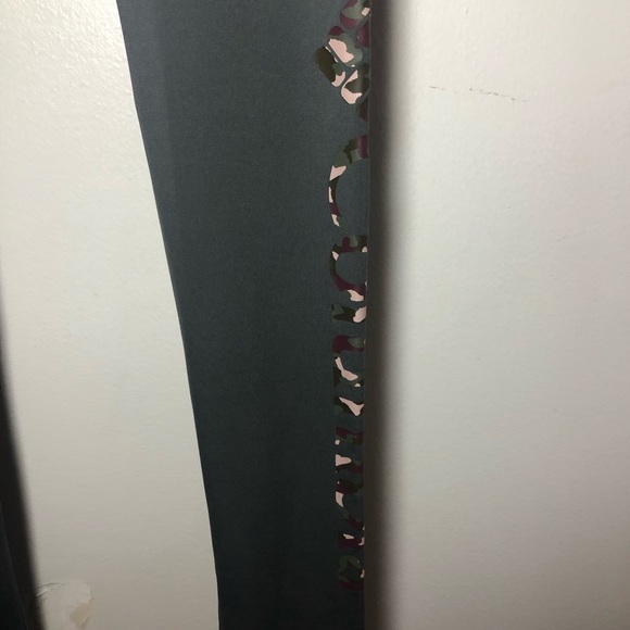 Columbia Sportswear Full Length Leggings XS Camo Logo - Picture 2 of 9